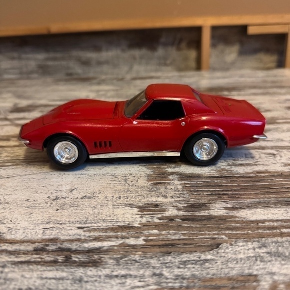 Revell ’68 Corvette Roadster Model - Classic Red with Original Box - Picture 2 of 6